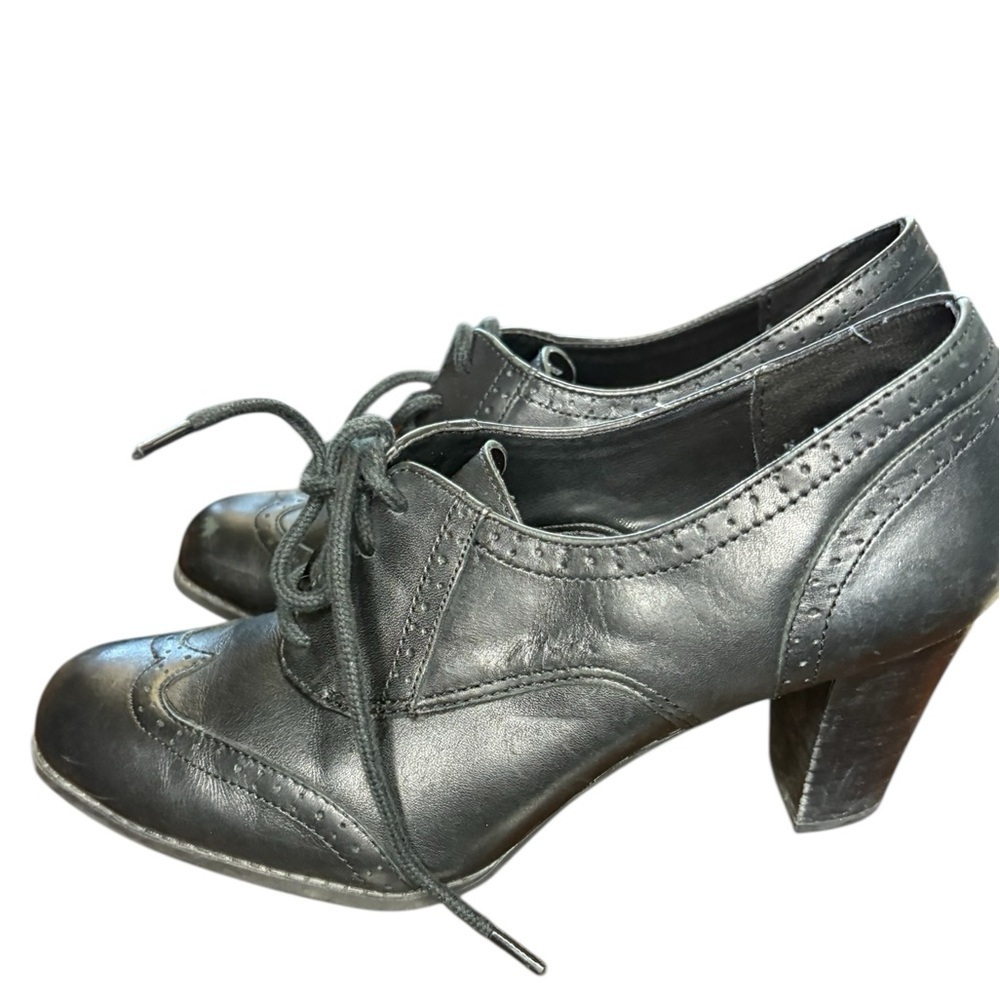 Etienne Aigner Boots Womens 7
Wing Tip Ankle Booties Heel Casual
Black Leather - Picture 1 of 8